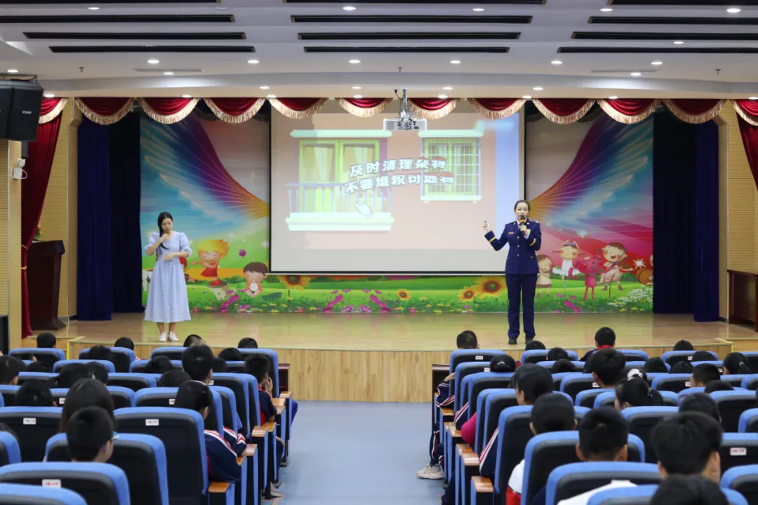 她用作品記錄這群英雄的感人瞬間，更用知識(shí)救了許多人！