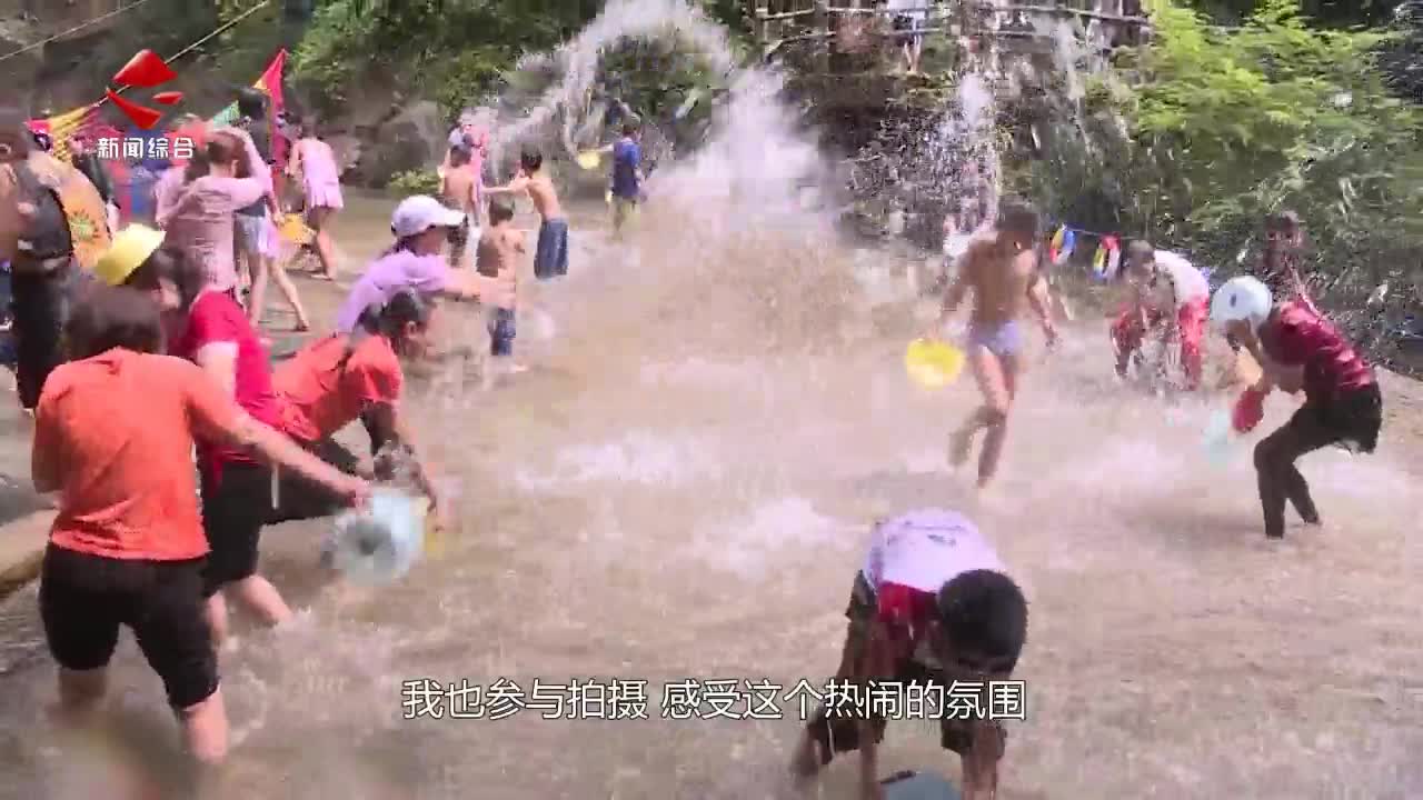 樂(lè)昌：千人潑水歡度浪漫七夕 享受假日清涼