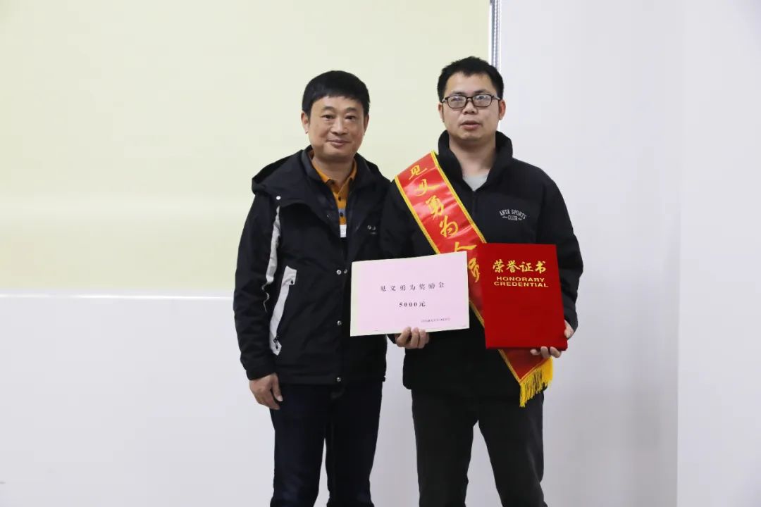 央視、新華社等媒體點贊！韶關(guān)救人小哥獲“見義勇為”稱號